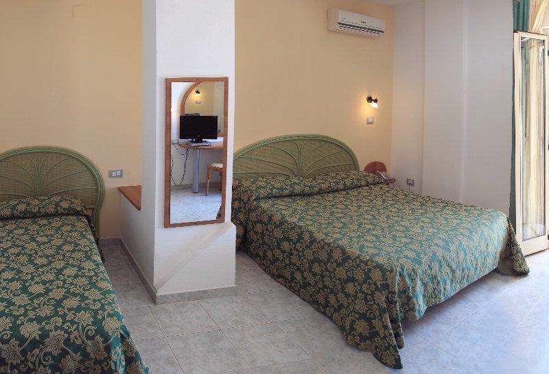 קאפו ואטיצ'אנו Hotel Grotticelle מראה חיצוני תמונה